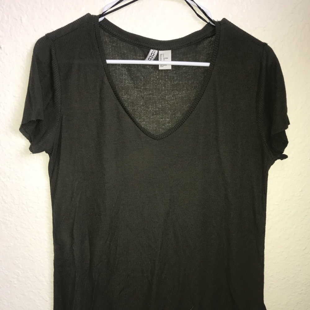 Short sleeveVNeck